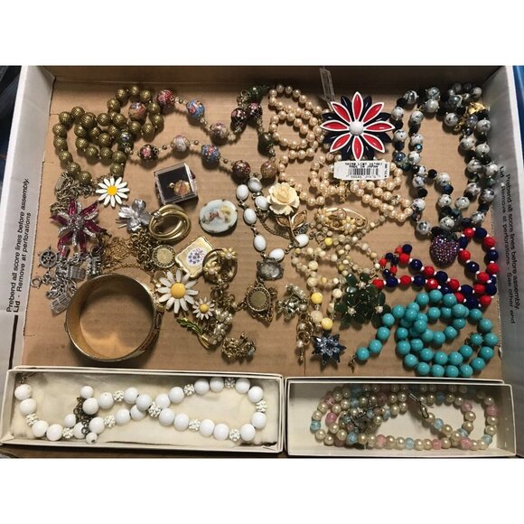 1+ Pounds 25-30 Pcs All Wearable Vintage To Modern Jewelry-READ PLEASE - Picture 9 of 12
